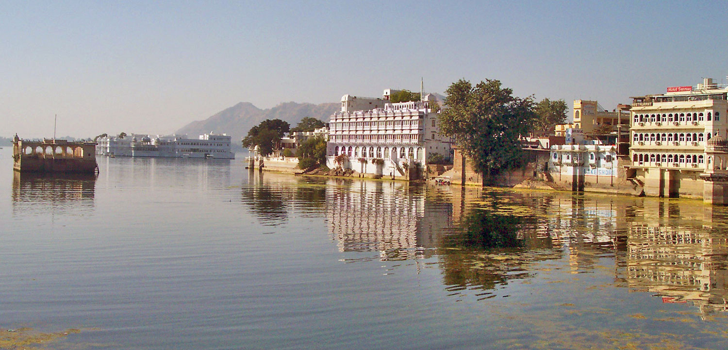 Der Stadtpalast im Lake Pichola Udaipur Rajasthan Indien
