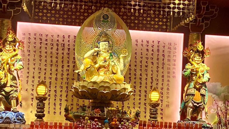 Guanyin im Buddha Tooth Relic Temple Singapur