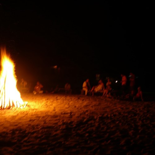 Thailand Lagerfeuer vor unserem Bungalow am Sri Tanu Beach Koh Phangan